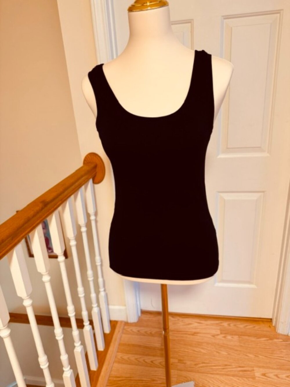 EUC Karen Kane Black Scoop Neck Basic Tank Top Size M